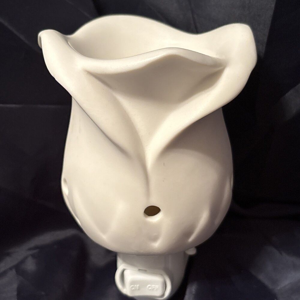 SCENTSY WHITE TULIP SHAPED NIGHTLIGHT WAX MELT‎ WARMER